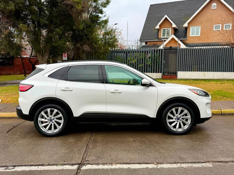 Ford Escape — foto 6 de 20