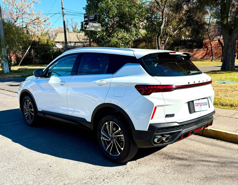 Geely Coolray — foto 4 de 20