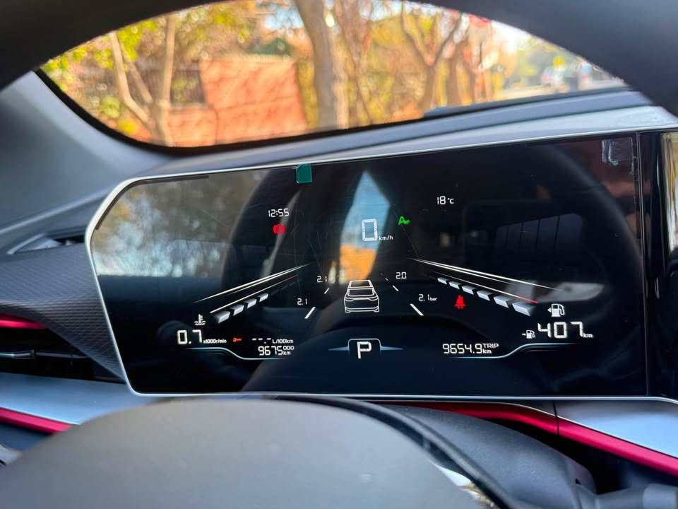 Geely Coolray — foto 16 de 20