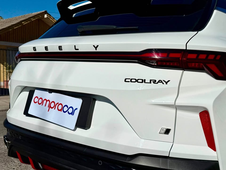 Geely Coolray — foto 10 de 20