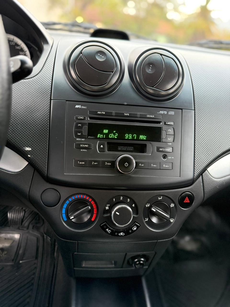 Chevrolet Aveo — foto 13 de 20