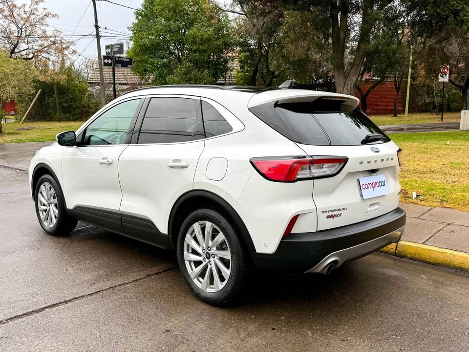 Ford Escape — foto 4 de 20