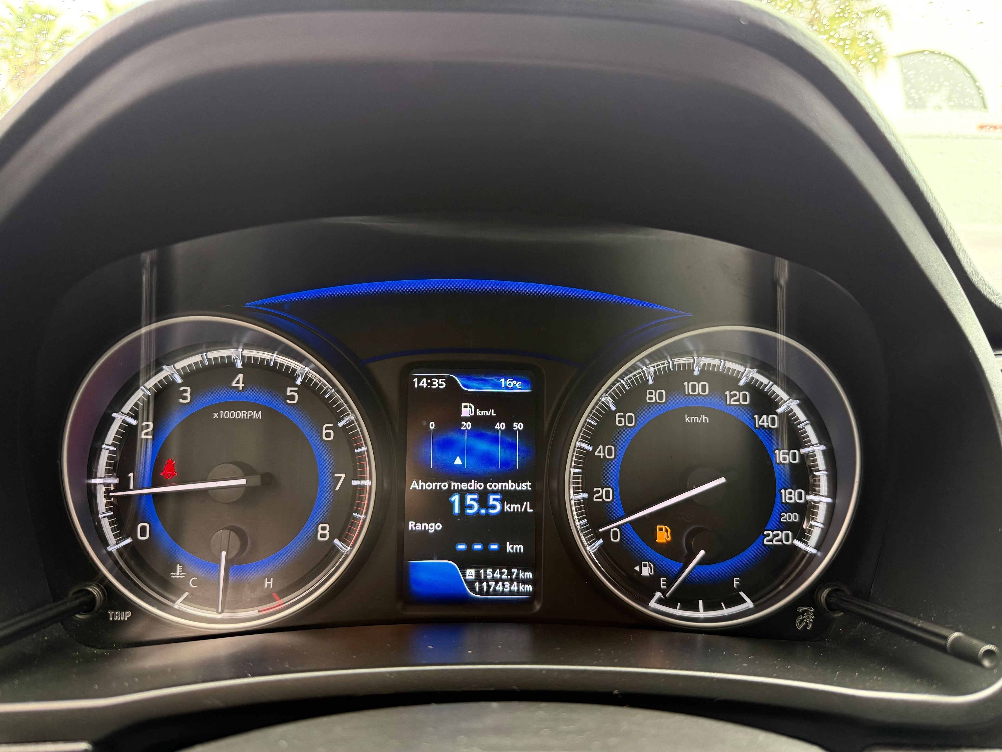 Suzuki Baleno — foto 13 de 15