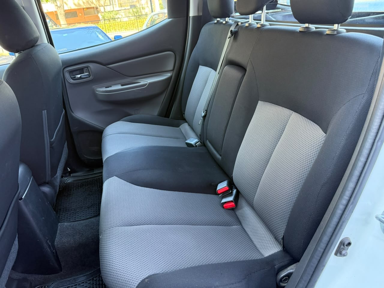 Mitsubishi L200 — foto 15 de 15