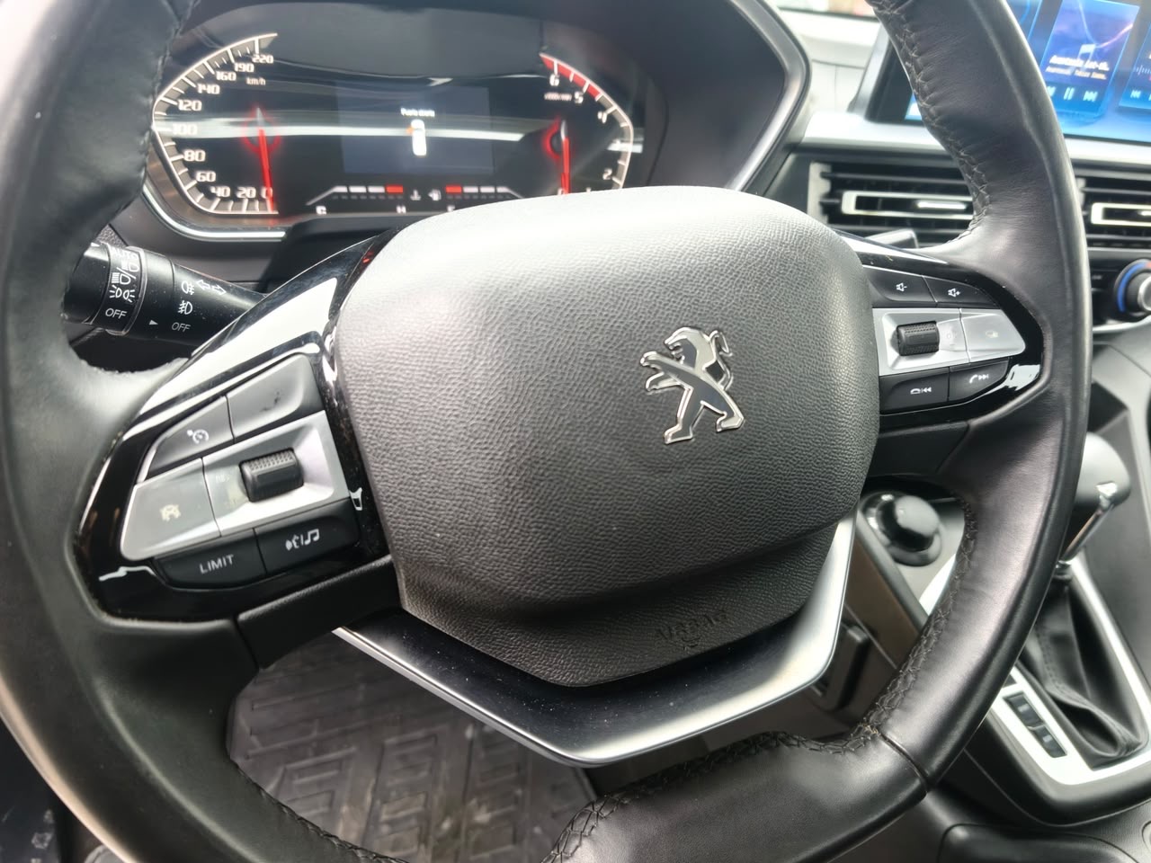 Peugeot Landtrek Hdi — foto 15 de 17