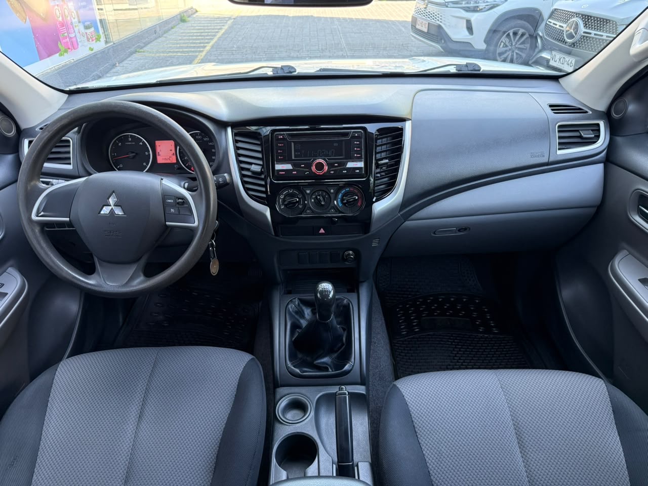 Mitsubishi L200 — foto 10 de 15