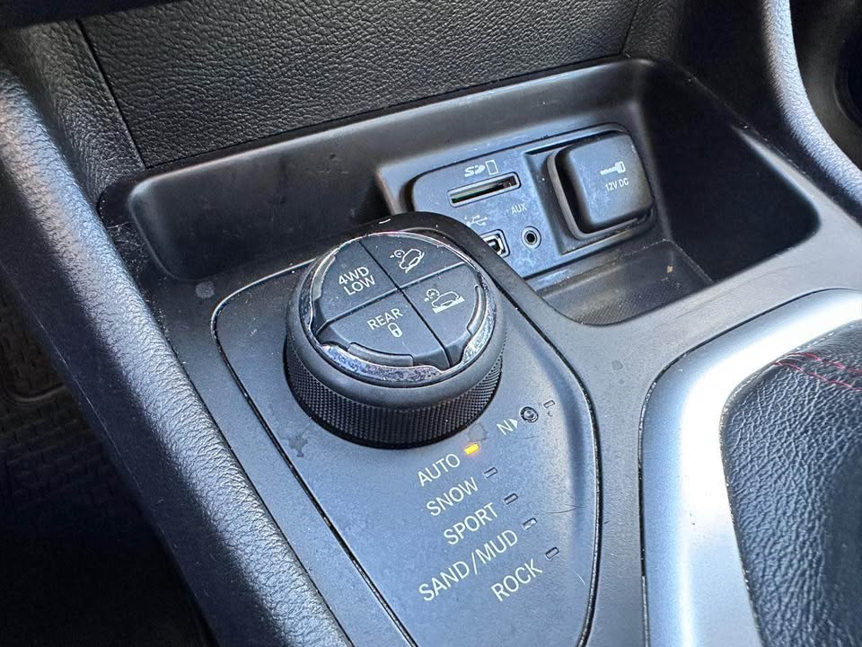 Jeep Cherokee — foto 18 de 20