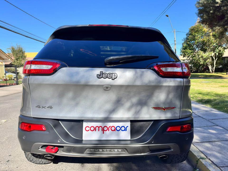Jeep Cherokee — foto 9 de 20
