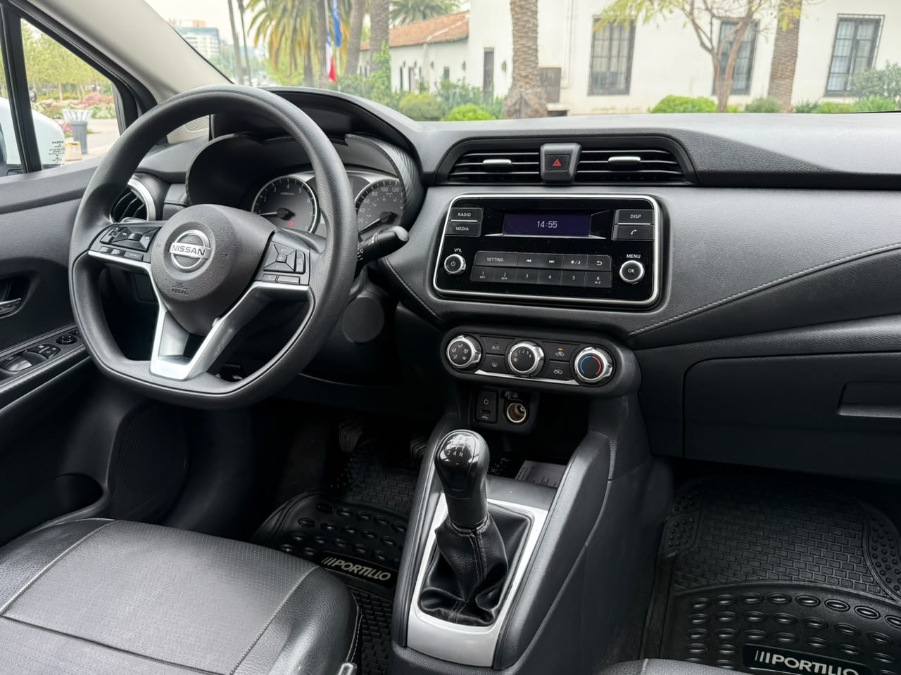 Nissan Versa — foto 11 de 16