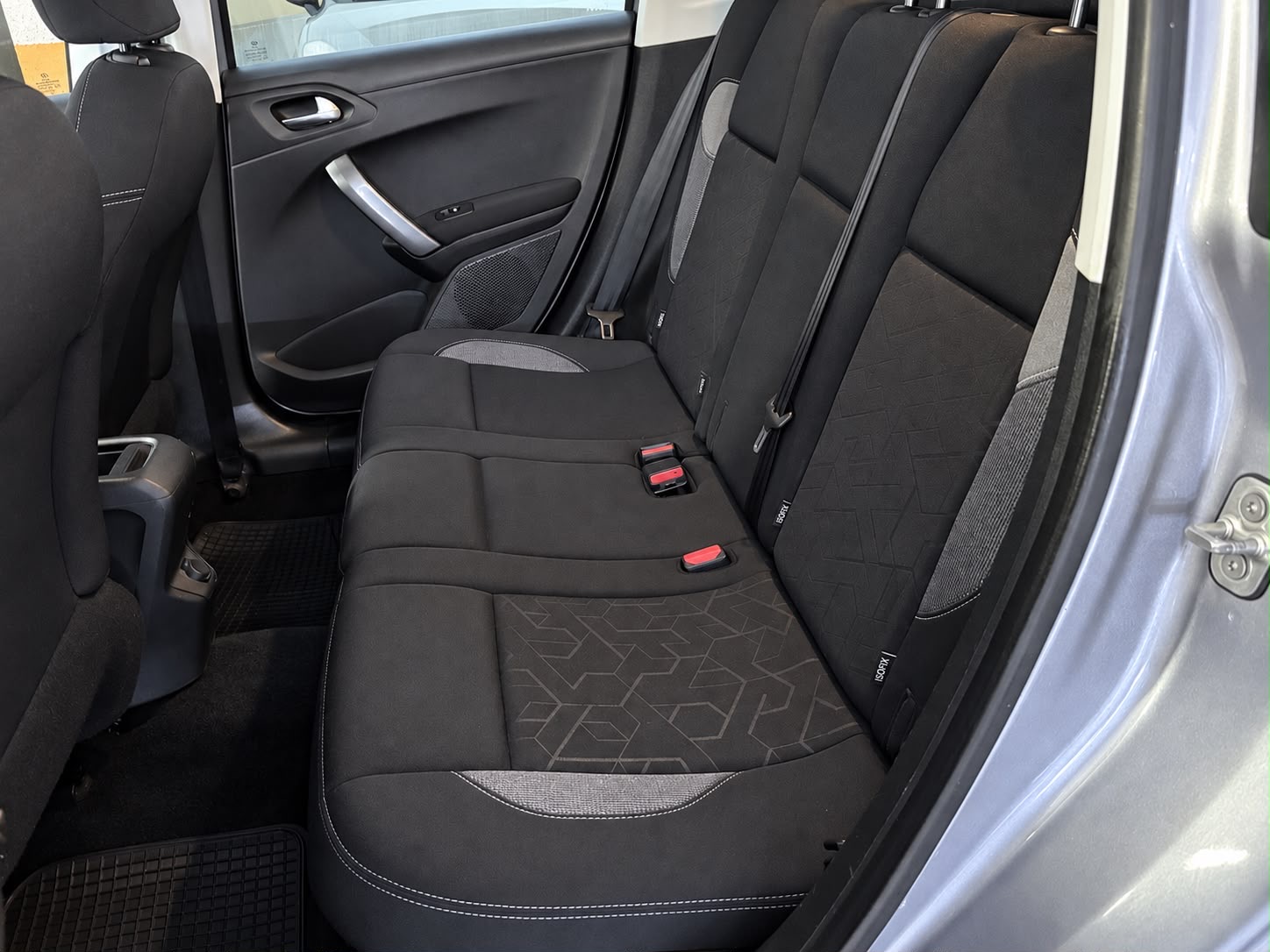 Peugeot 2008 — foto 15 de 15